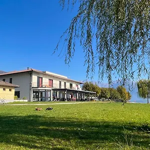 Hostel Lake Como Beach Hostel